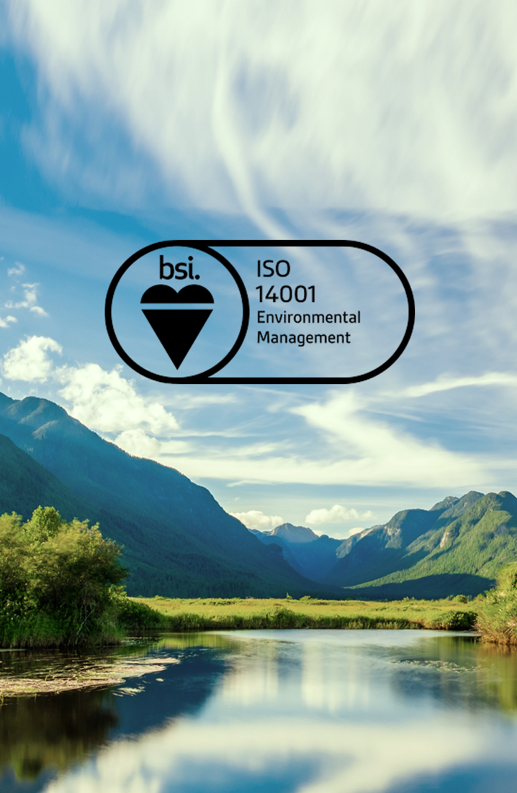 ISO 14001 - 山巒環抱的湖泊